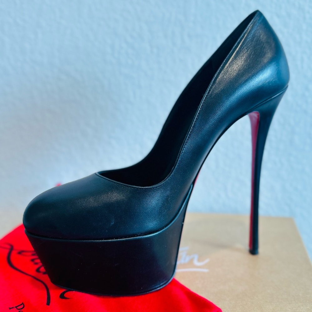 NEW Black High Heel Platform Pumps